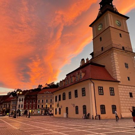 Key Apartments In Main Square Braşov Esterno foto