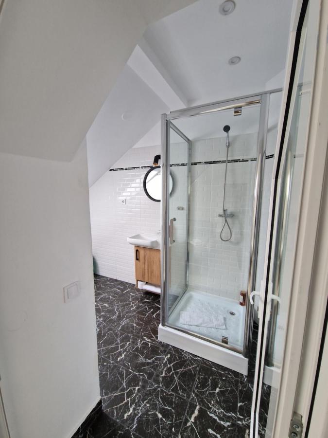 Key Apartments In Main Square Braşov Esterno foto