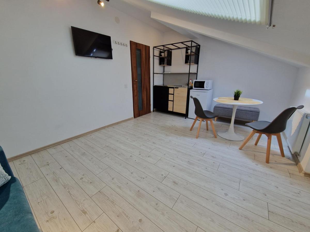 Key Apartments In Main Square Braşov Esterno foto