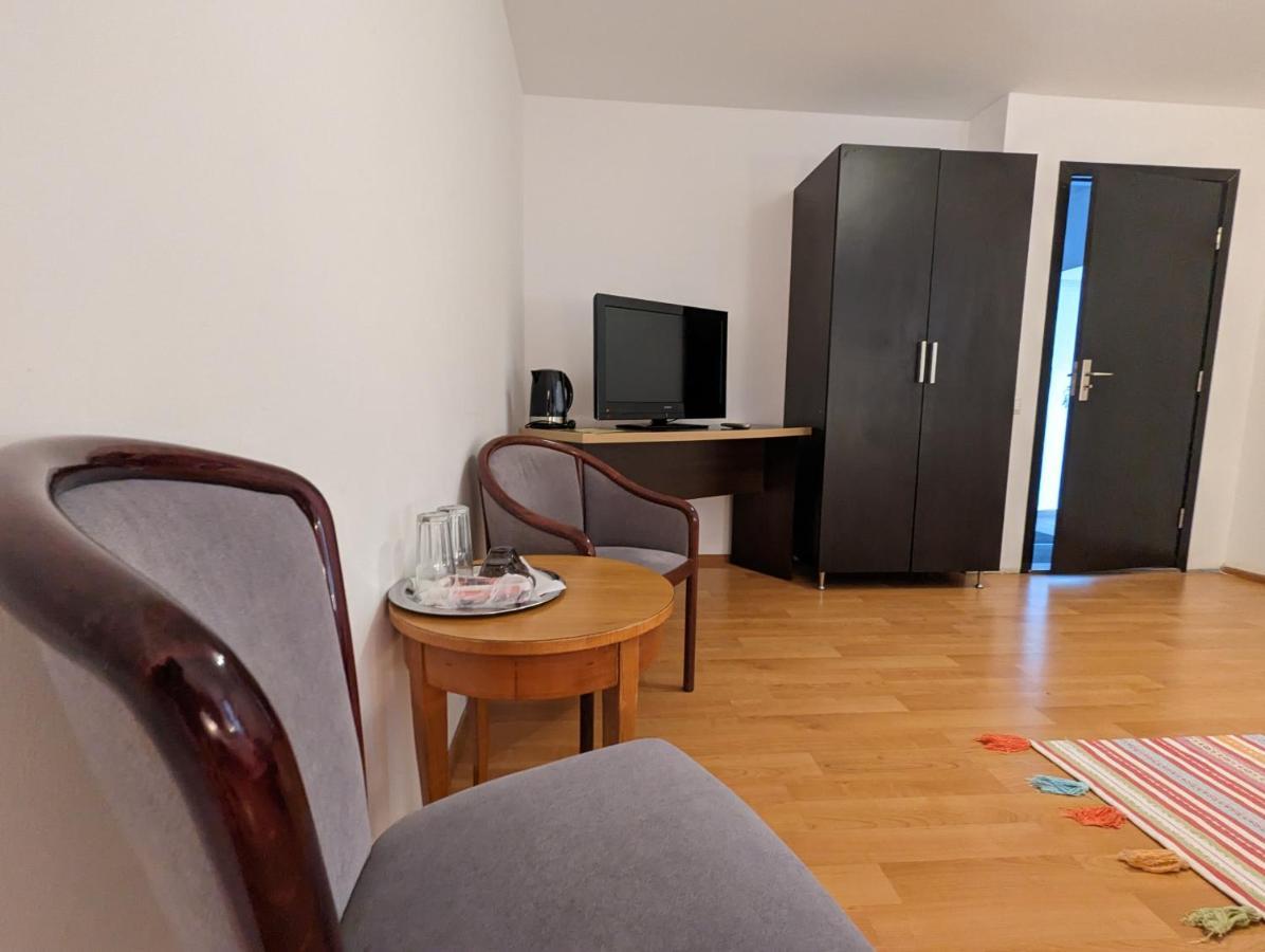 Key Apartments In Main Square Braşov Esterno foto