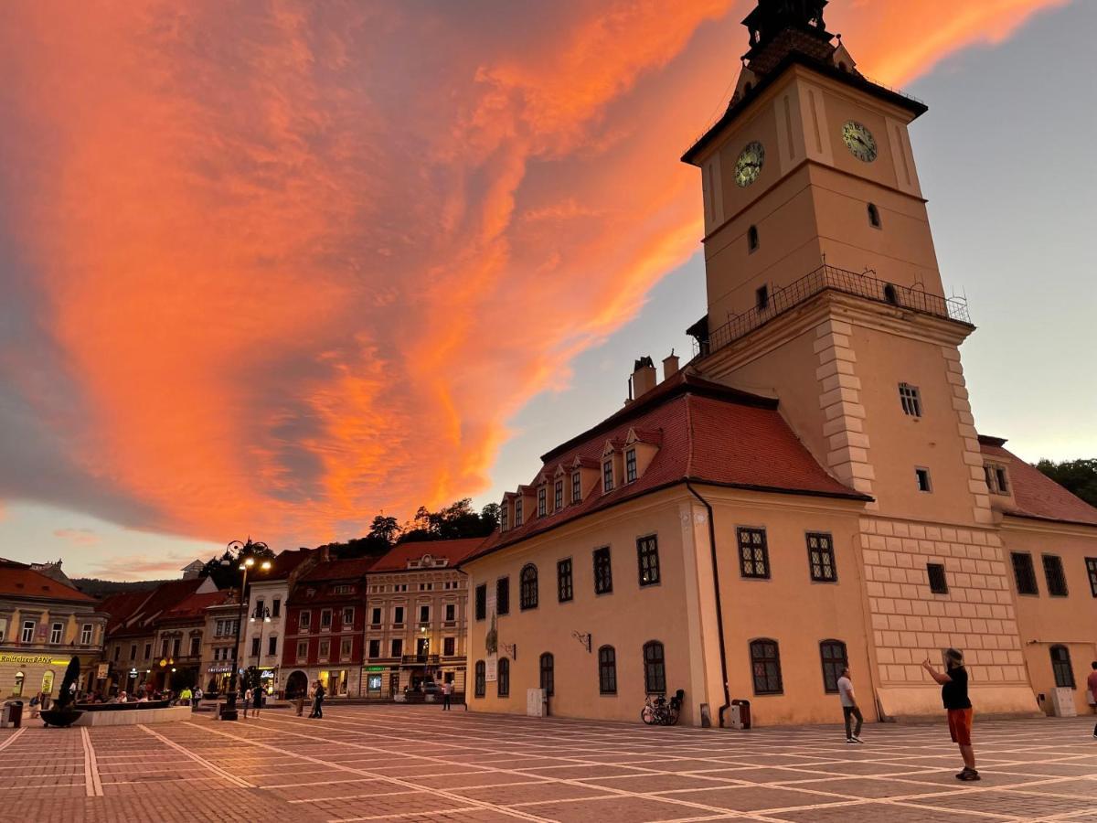 Key Apartments In Main Square Braşov Esterno foto