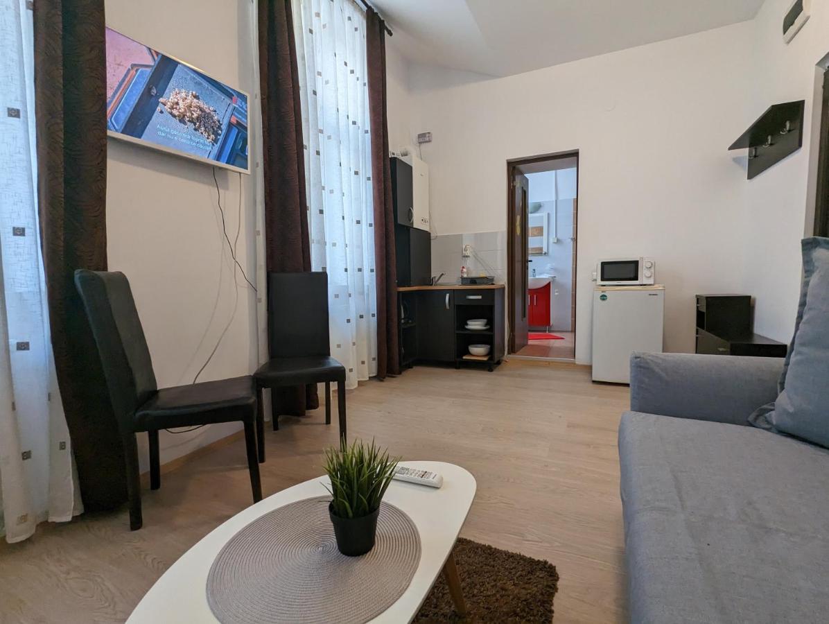 Key Apartments In Main Square Braşov Esterno foto