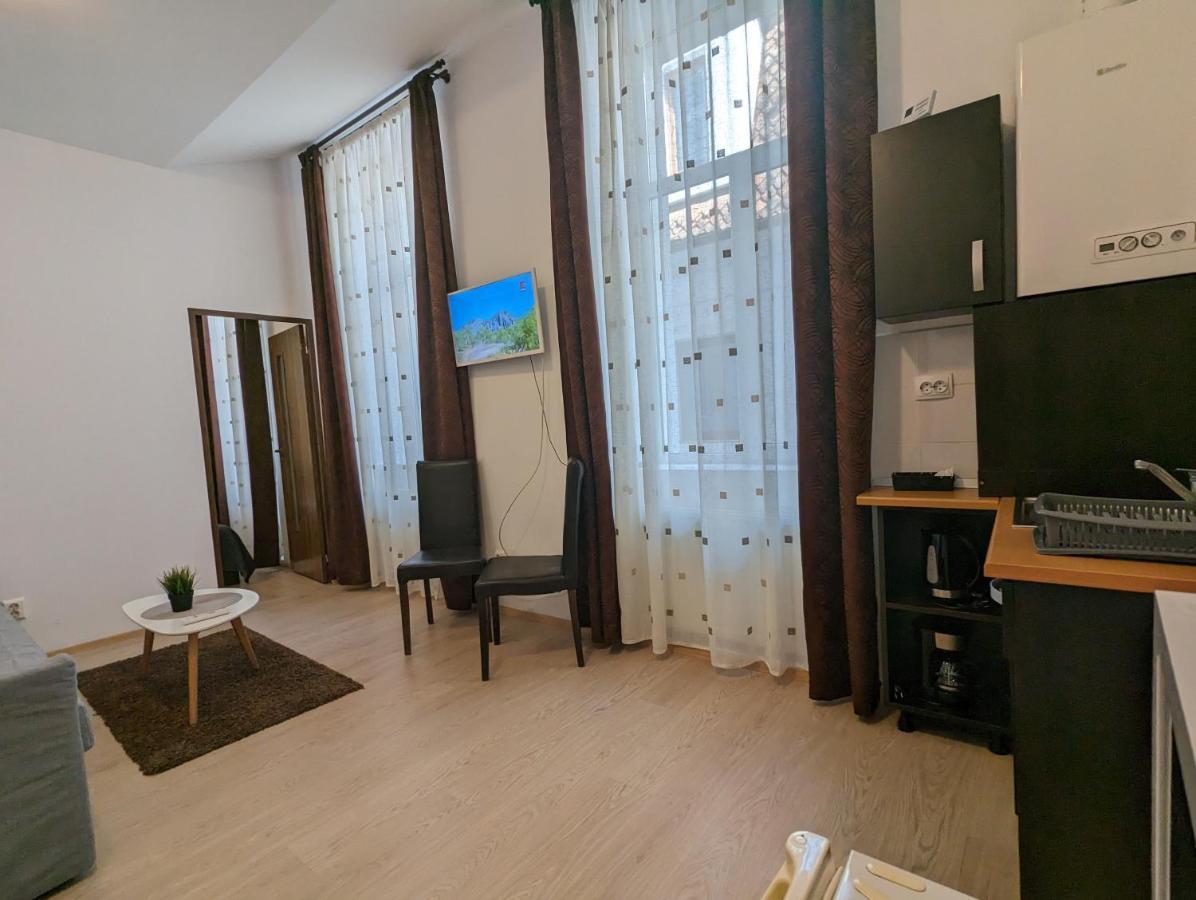 Key Apartments In Main Square Braşov Esterno foto