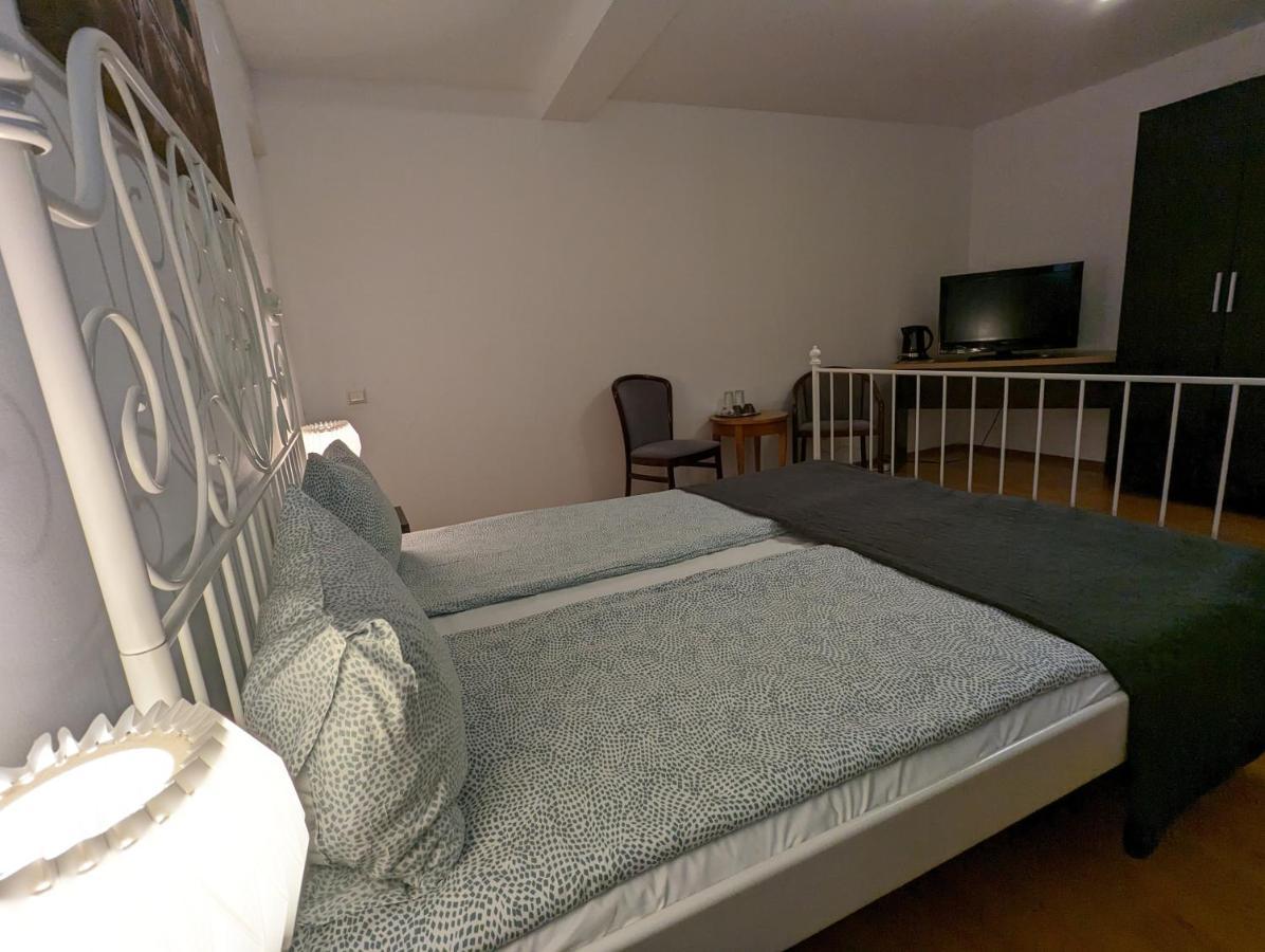 Key Apartments In Main Square Braşov Esterno foto