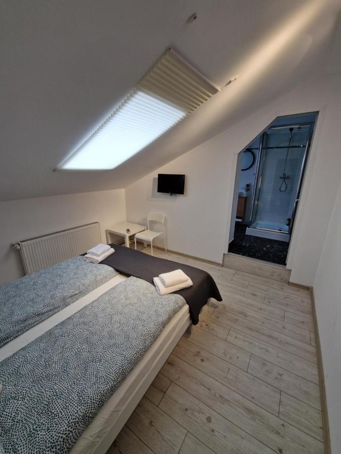 Key Apartments In Main Square Braşov Esterno foto