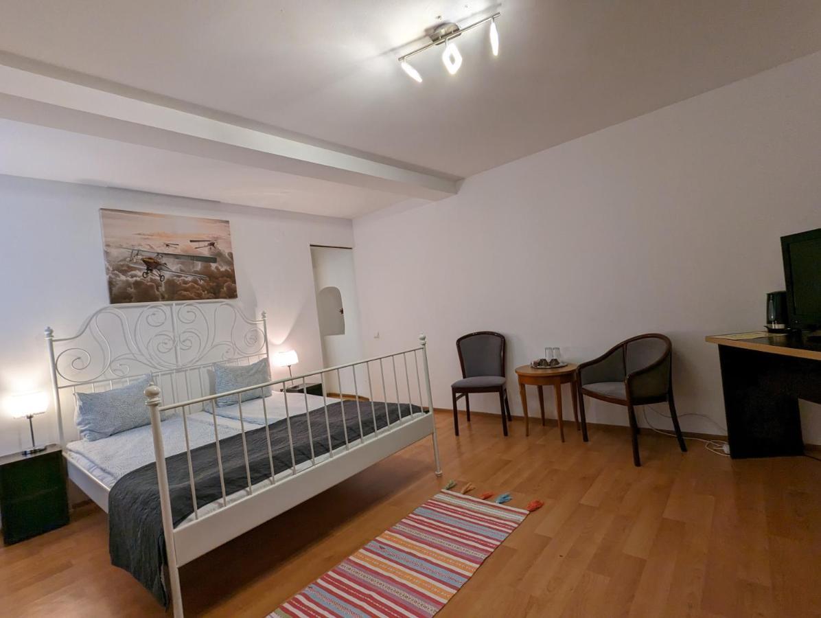 Key Apartments In Main Square Braşov Esterno foto