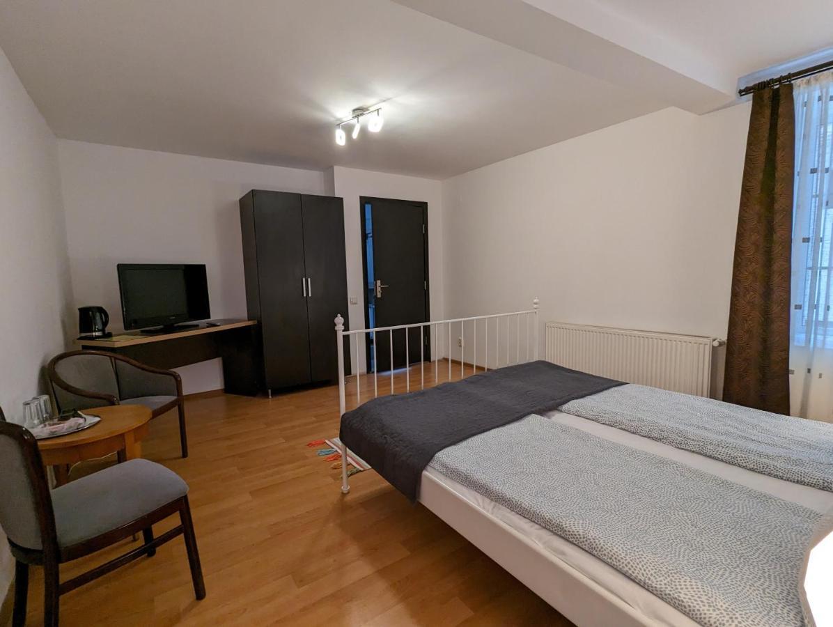 Key Apartments In Main Square Braşov Esterno foto