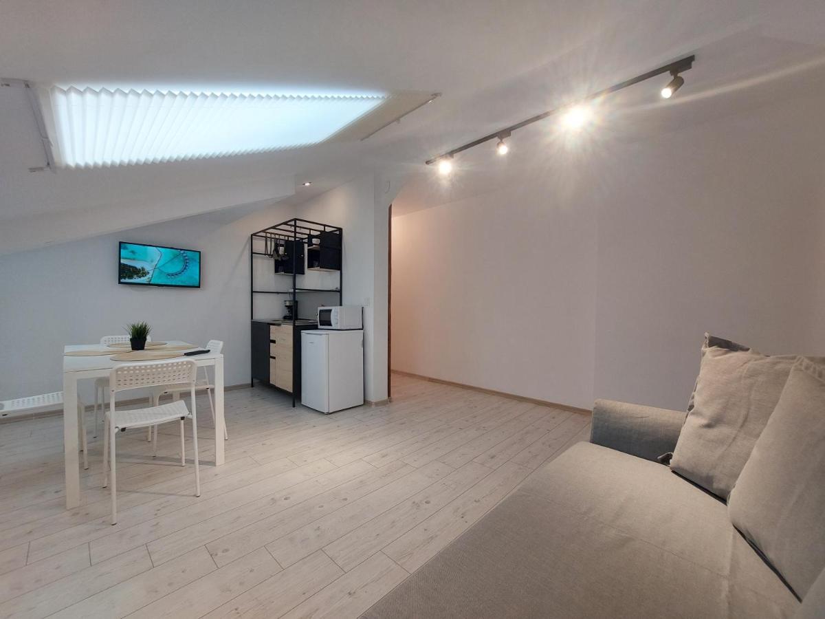 Key Apartments In Main Square Braşov Esterno foto