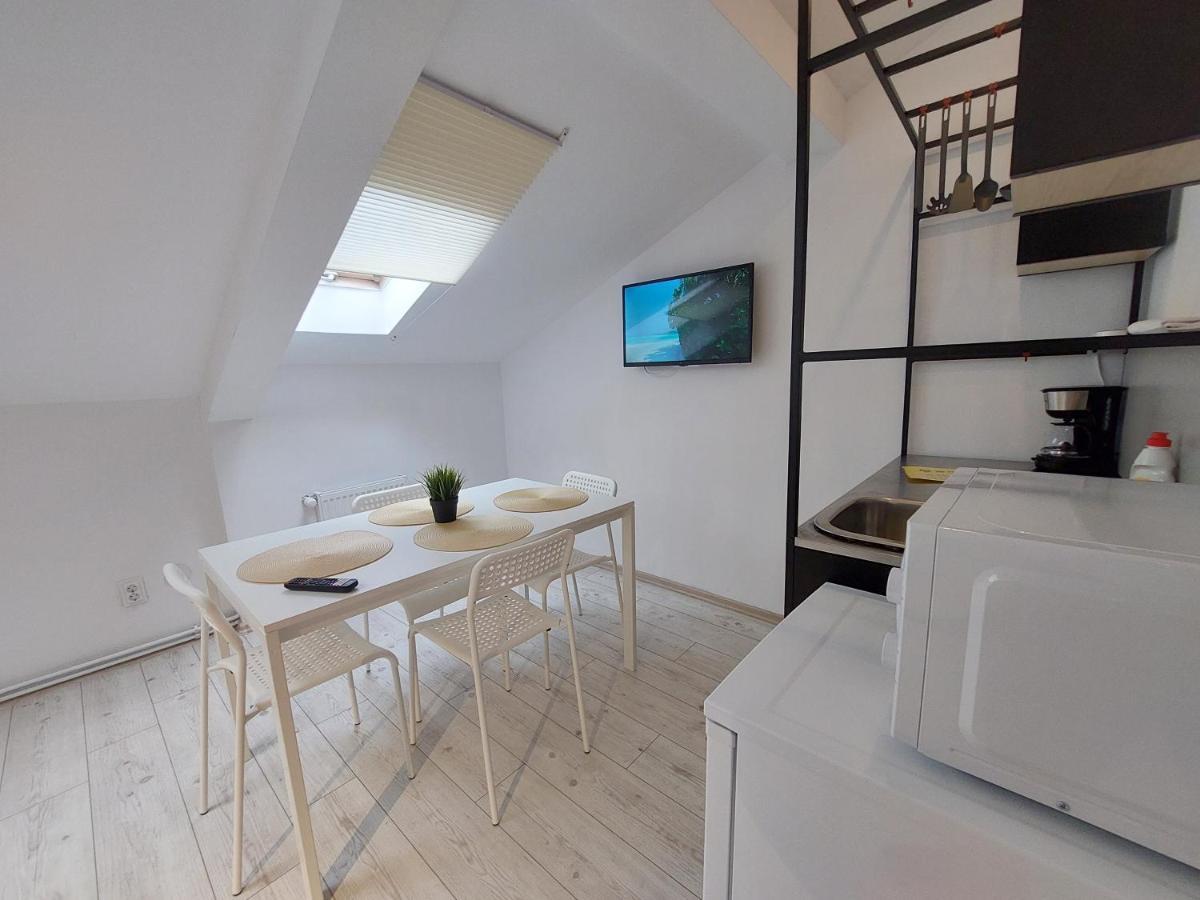 Key Apartments In Main Square Braşov Esterno foto