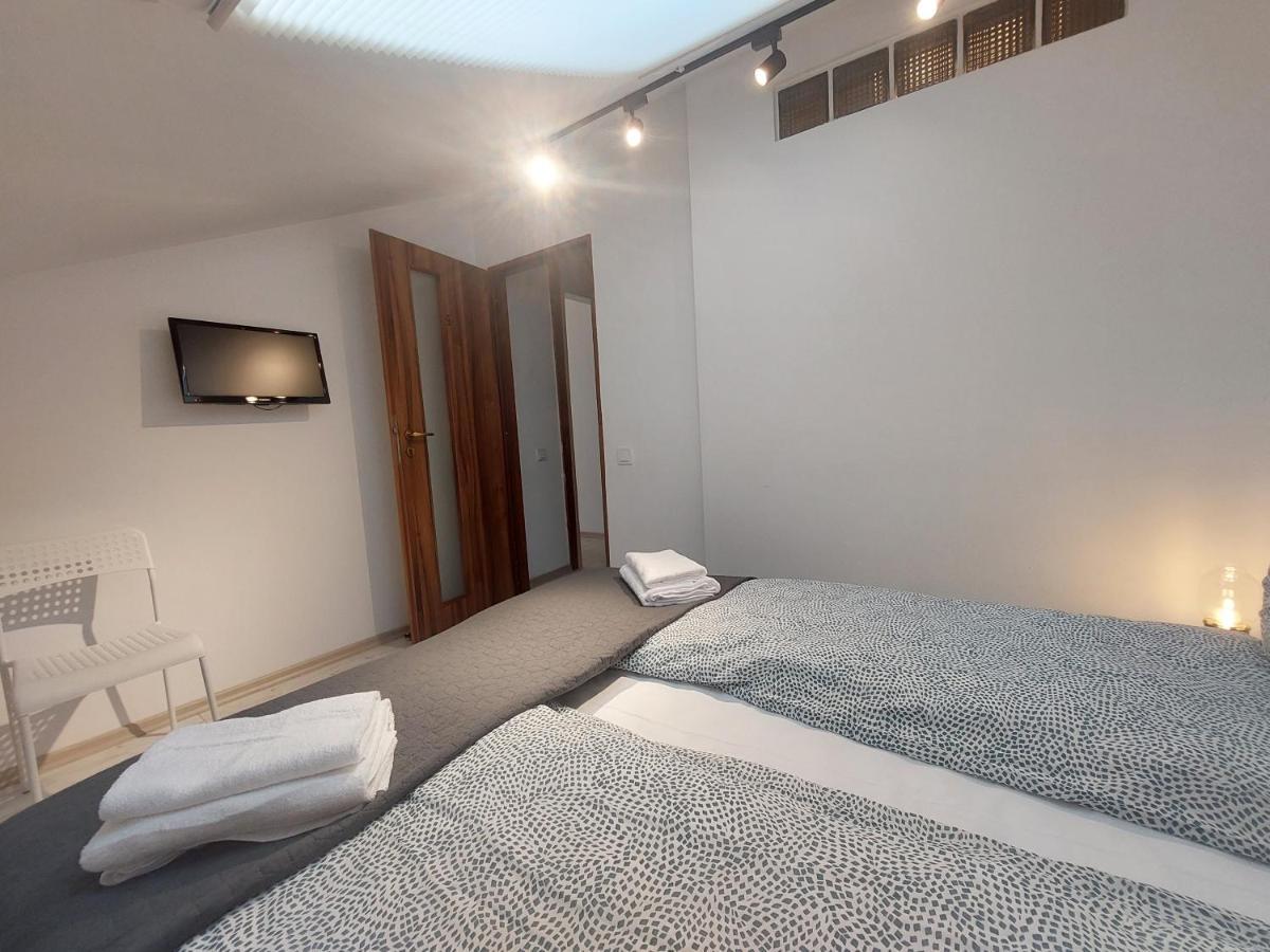Key Apartments In Main Square Braşov Esterno foto