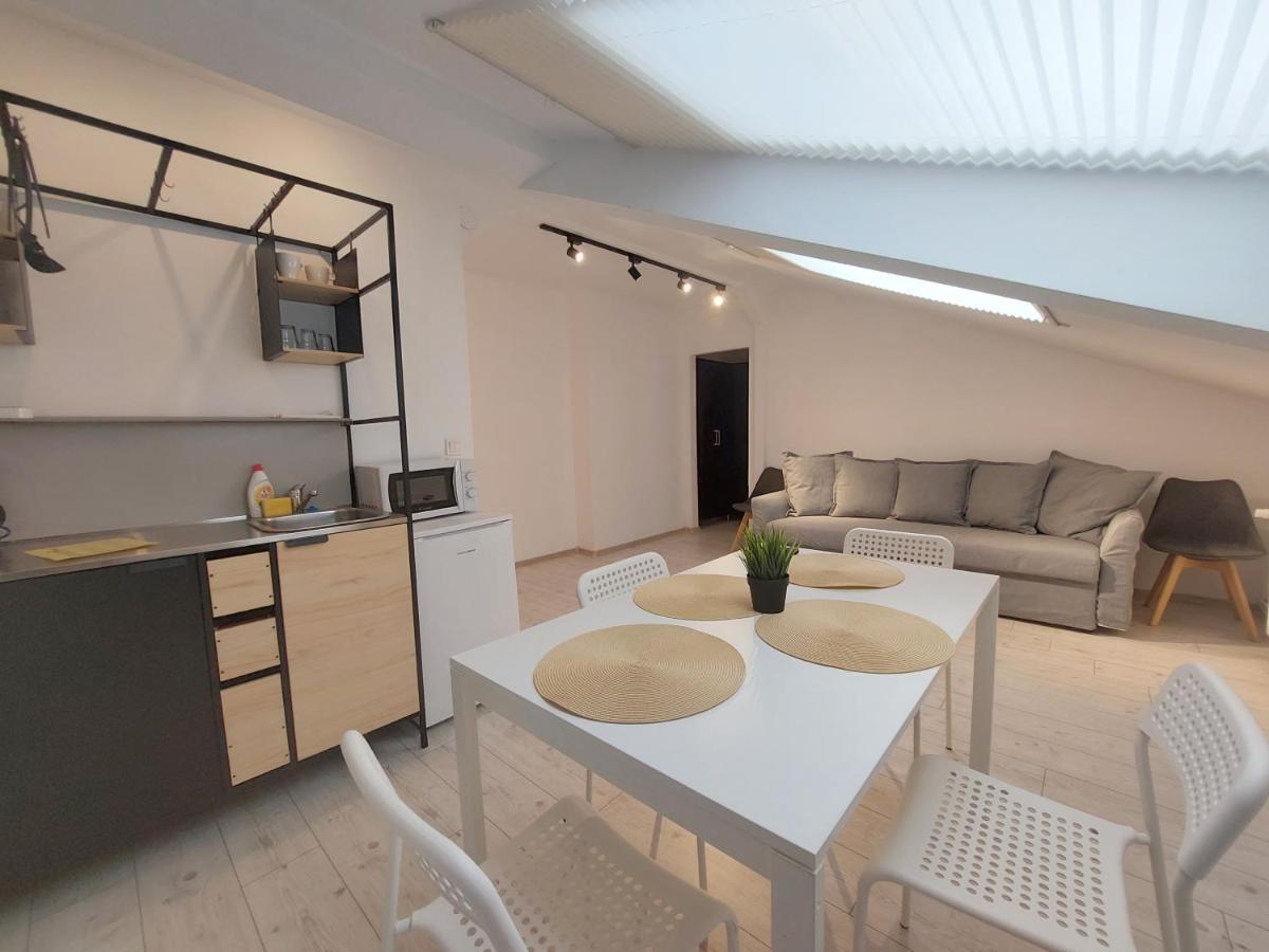 Key Apartments In Main Square Braşov Esterno foto