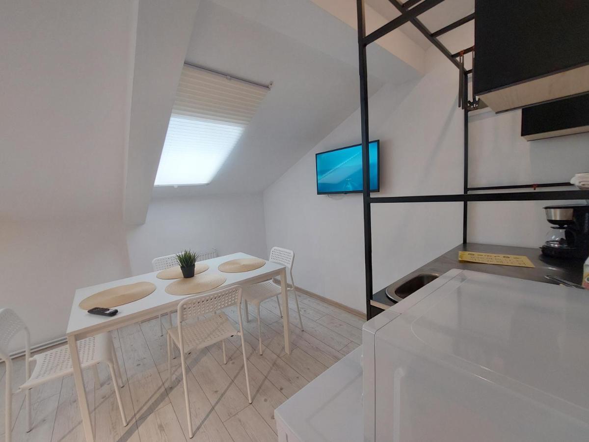 Key Apartments In Main Square Braşov Esterno foto