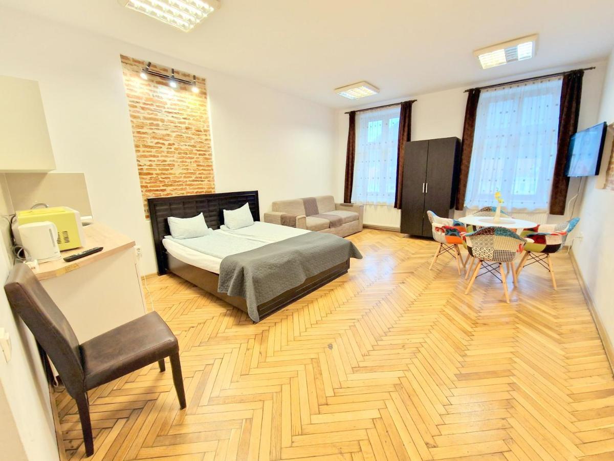 Key Apartments In Main Square Braşov Esterno foto