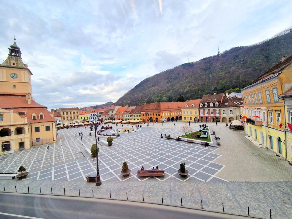 Key Apartments In Main Square Braşov Esterno foto