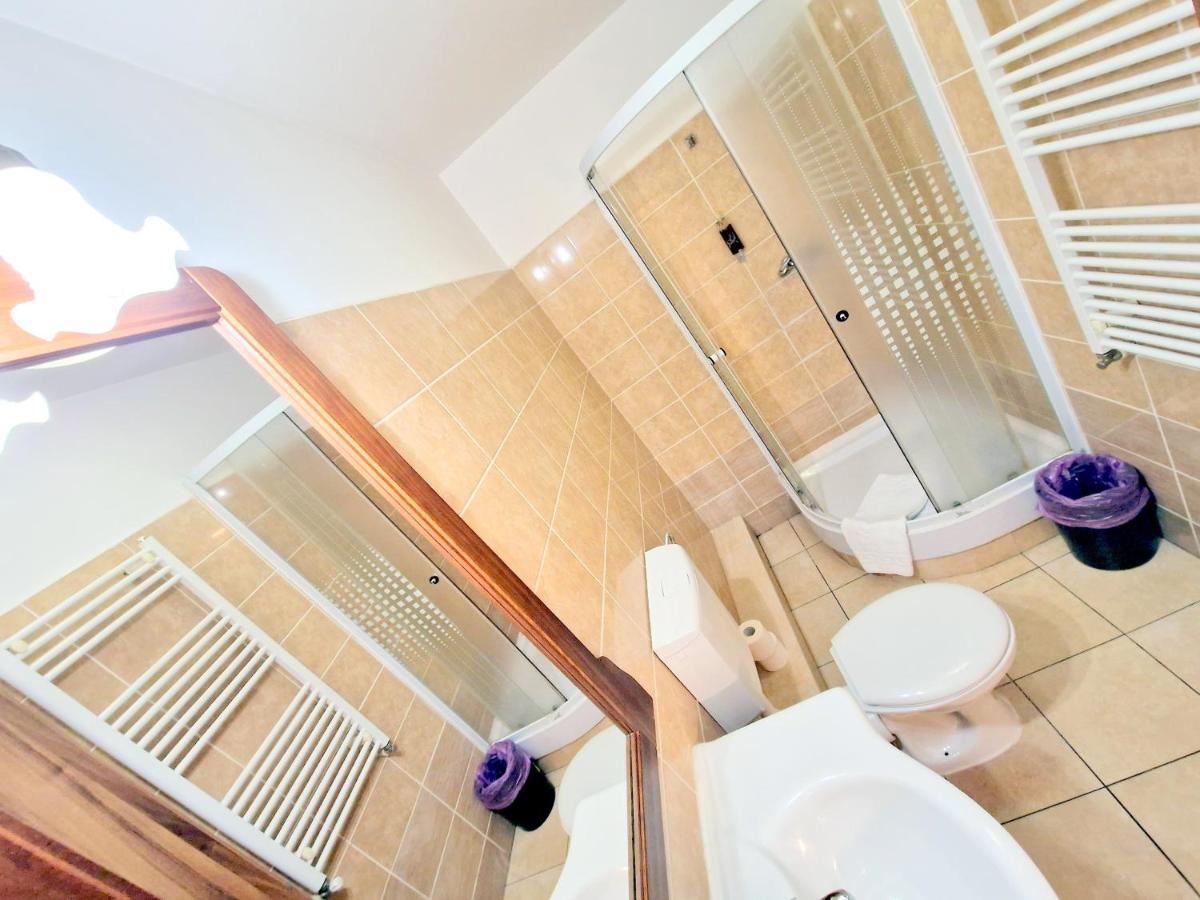 Key Apartments In Main Square Braşov Esterno foto