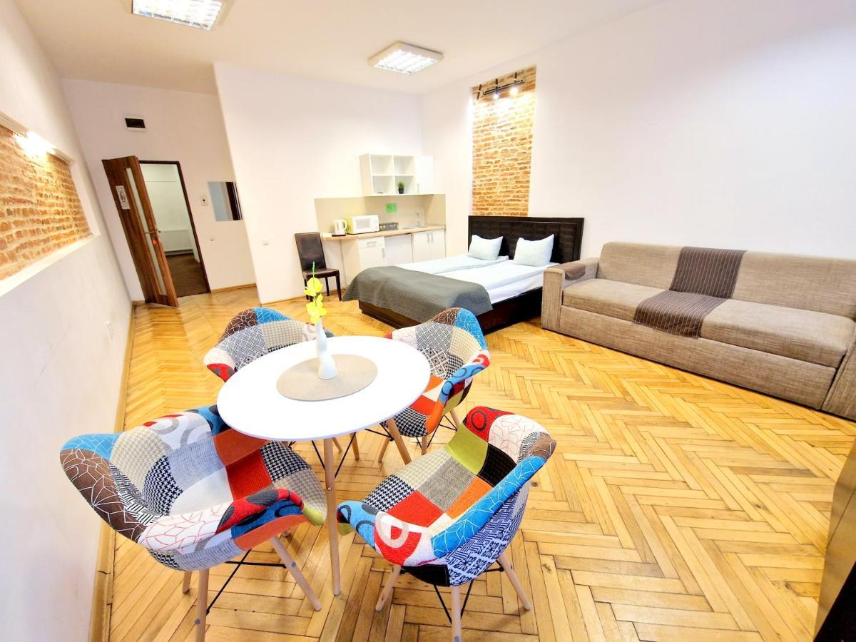 Key Apartments In Main Square Braşov Esterno foto