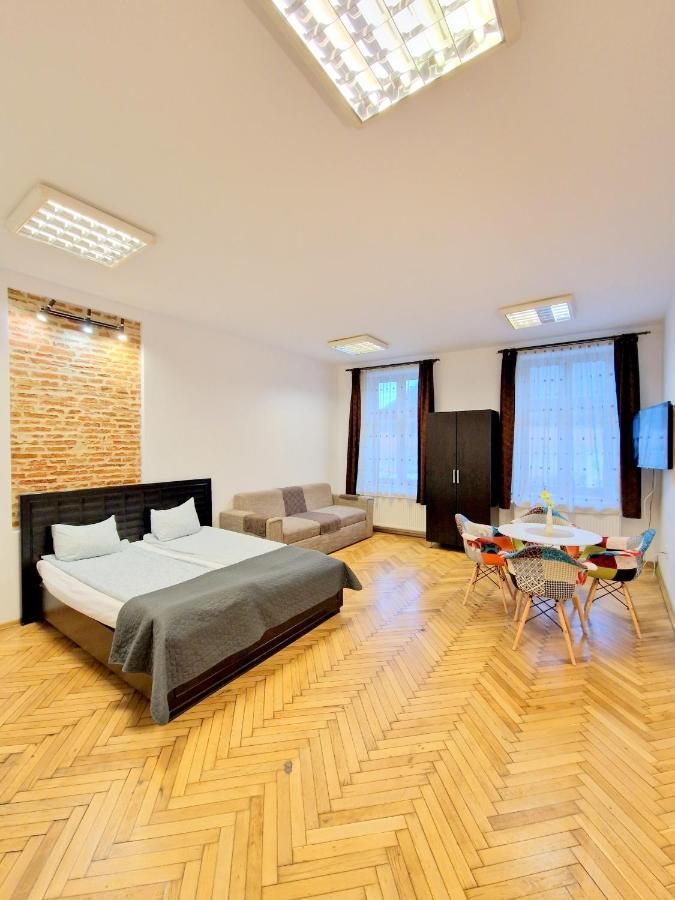 Key Apartments In Main Square Braşov Esterno foto