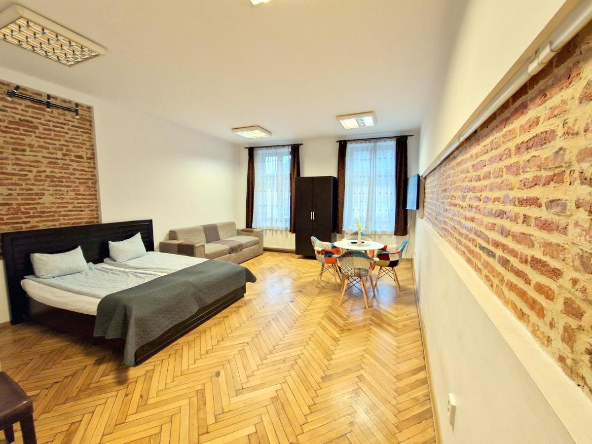 Key Apartments In Main Square Braşov Esterno foto