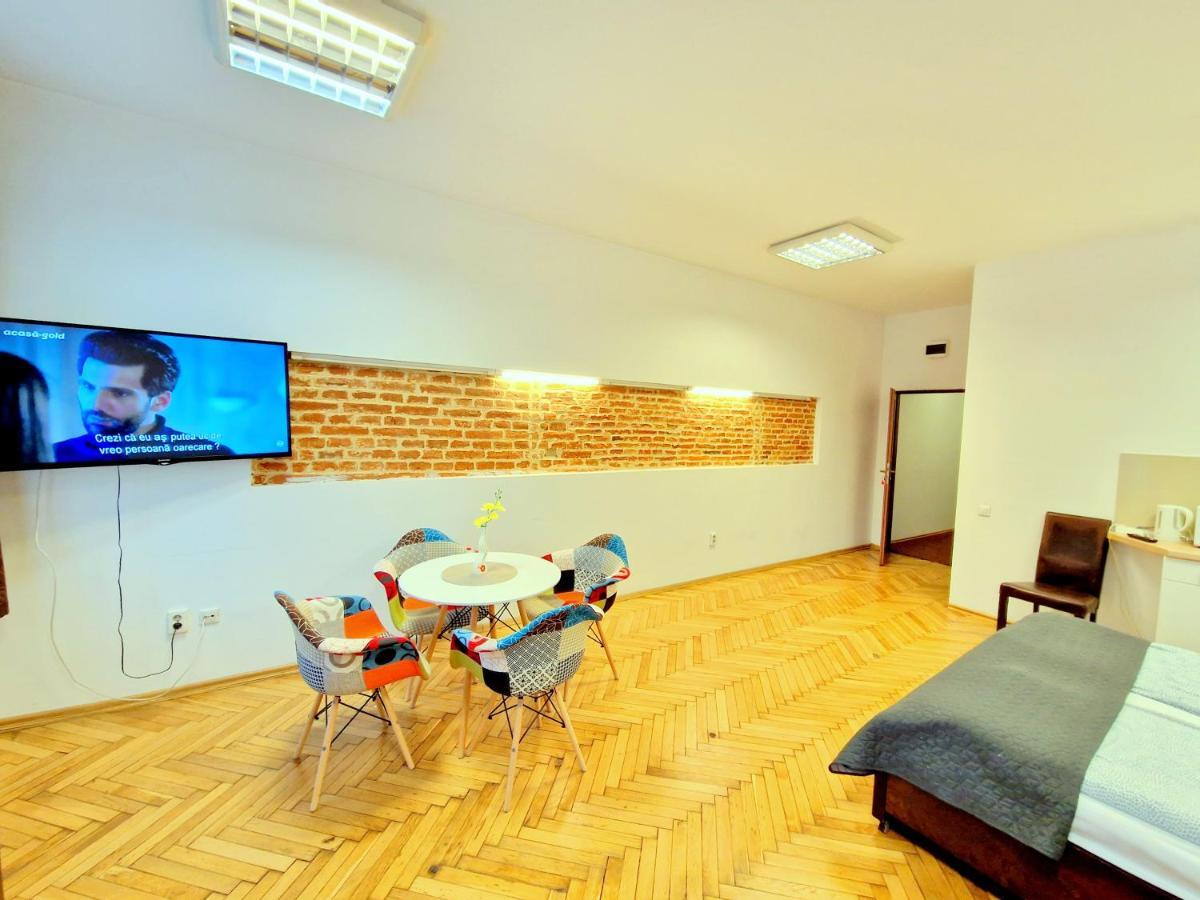 Key Apartments In Main Square Braşov Esterno foto