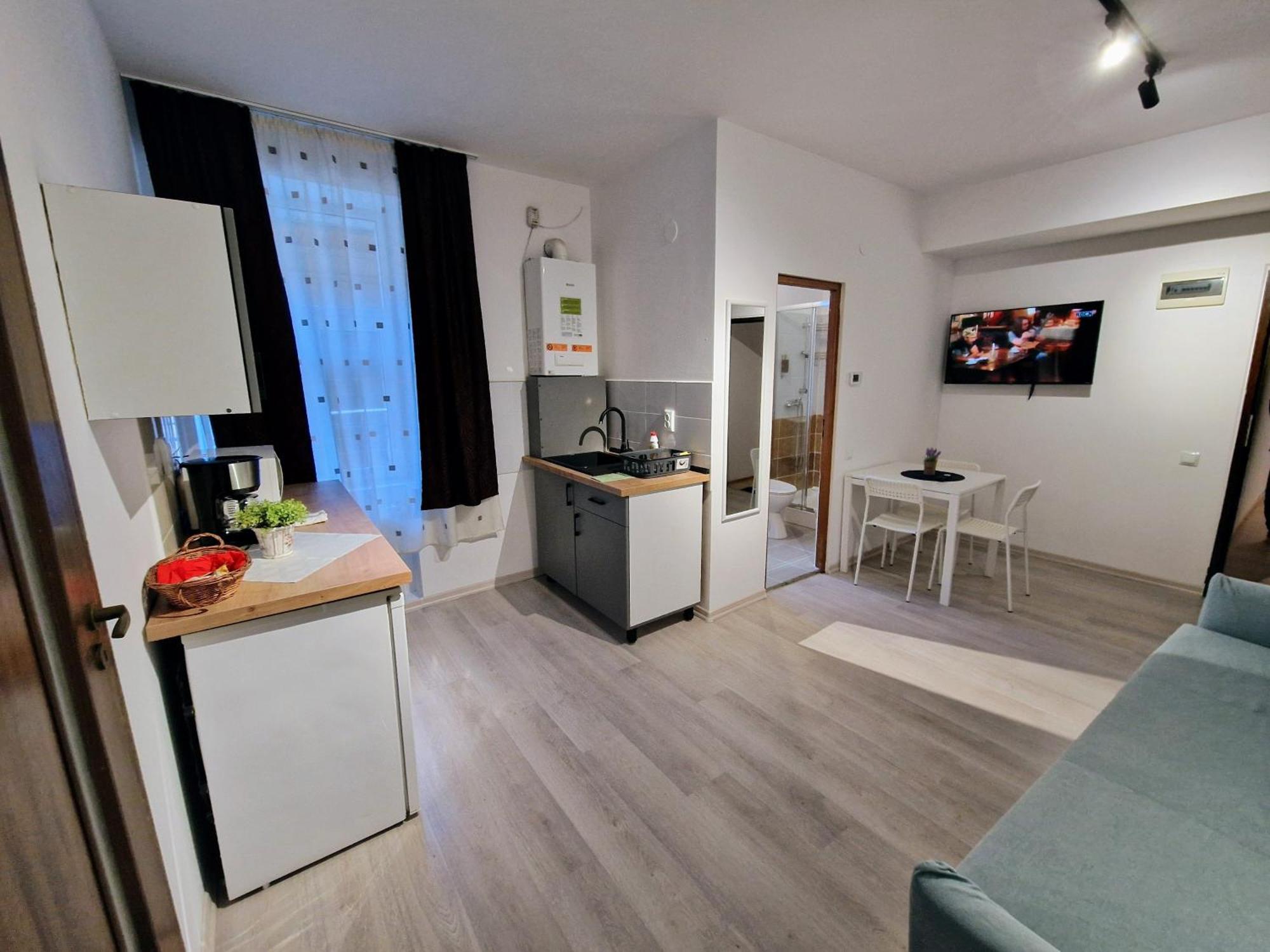 Key Apartments In Main Square Braşov Esterno foto
